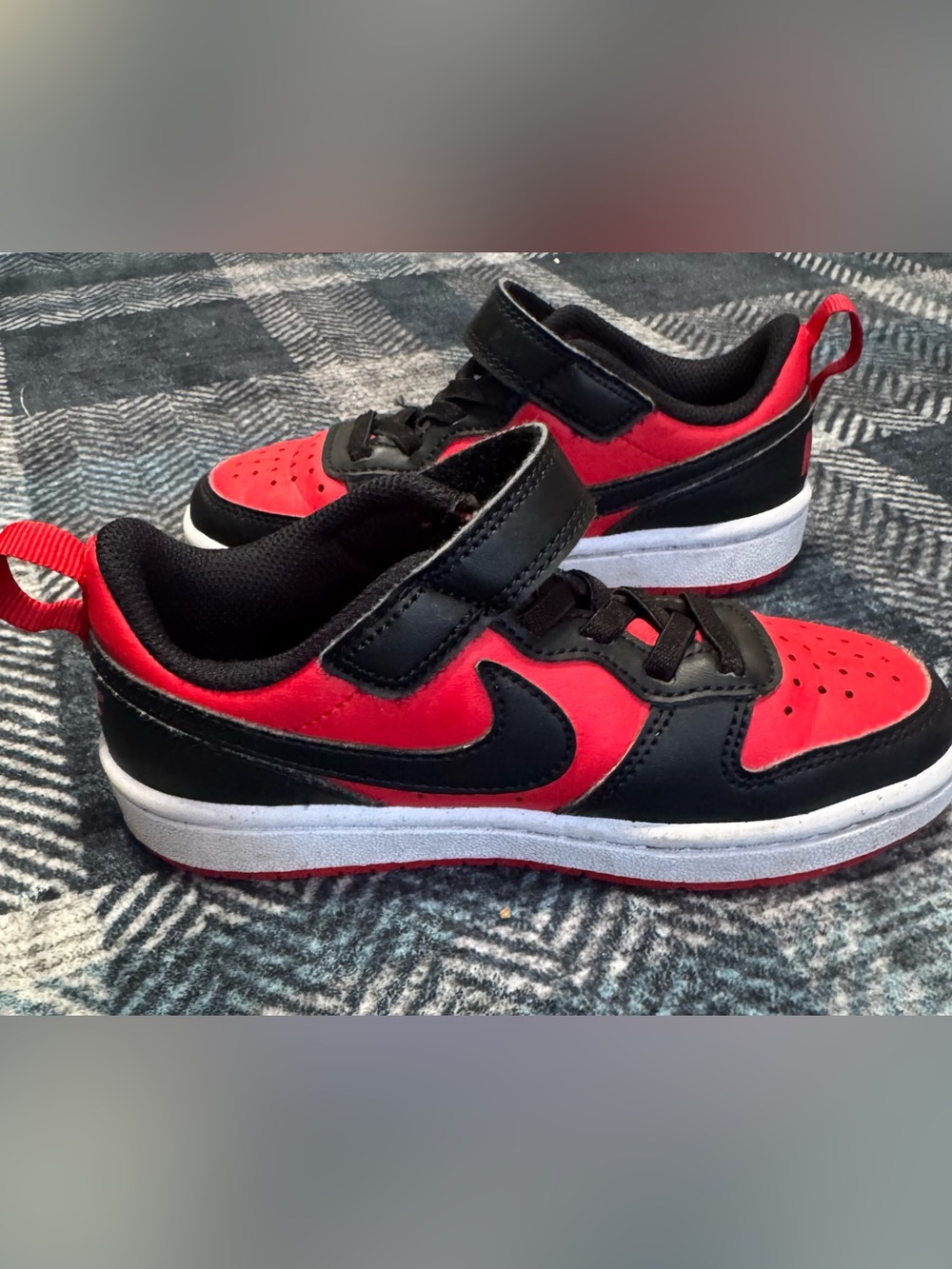 Nike Kids Red and Black Low-Top Sneakers with Hook-and-Loop Strap